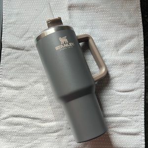 EUC Stanley Quencher 40 Charcoal & Tan